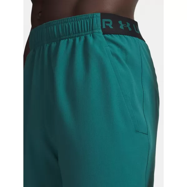  Herrenshorts UNDER ARMOUR VANISH WOVEN 6IN SHORTS 1373718-338 GRÜN 
