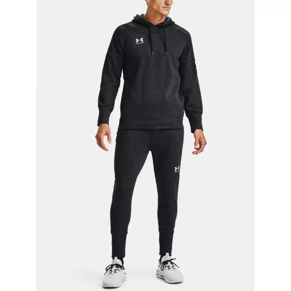  Herren-Sweatshirt UNDER ARMOUR ACCELERATE OFF-PITCH HOODIE 1356763-001 SCHWARZ 