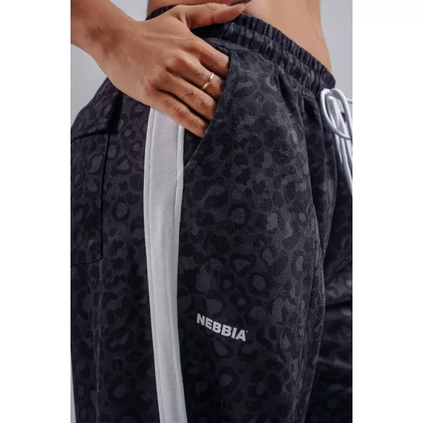  Baggy-Jogginghose mit Leopardenmuster NEBBIA PRIMAL 865 SCHWARZER LEOPARD 