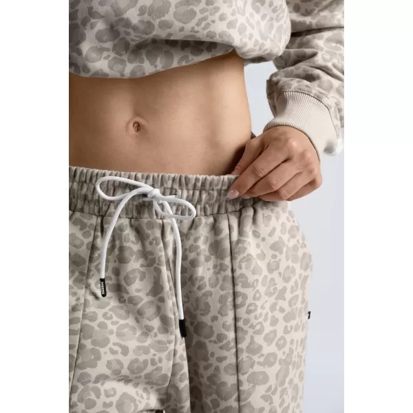  Baggy-Jogginghose mit Leopardenmuster NEBBIA PRIMAL 865 CREMEFARBENER LEOPARD 