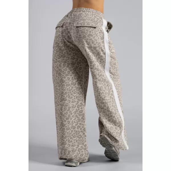  Baggy-Jogginghose mit Leopardenmuster NEBBIA PRIMAL 865 CREMEFARBENER LEOPARD 
