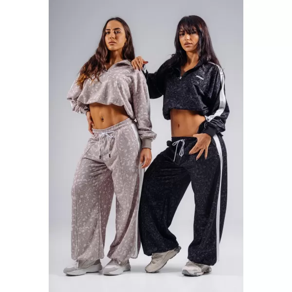  Baggy-Jogginghose mit Leopardenmuster NEBBIA PRIMAL 865 SCHWARZER LEOPARD 