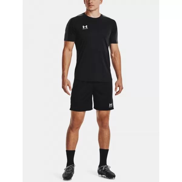  Herrenshorts UNDER ARMOUR CHALLENGER CORE SHORT 1372691-001 SCHWARZ 