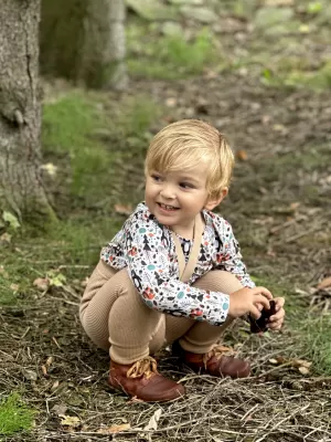 Langes Kinder -Shirt für Kinder WAMU KAMARÁDI Z LESA BRAUN