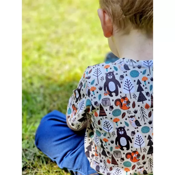  Kurz -schwaches t -Shirt WAMU KAMARÁDI Z LESA BRAUN 