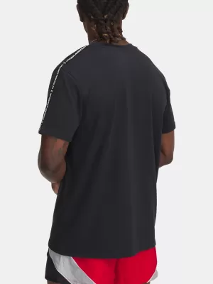 Herren-T-Shirt UNDER ARMOUR ICON HWT TEE TAPING 1390300-001 SCHWARZ